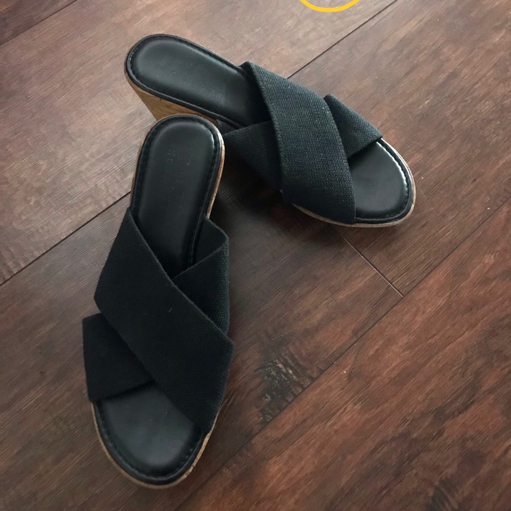 Shoes - Picture 4 of 8
